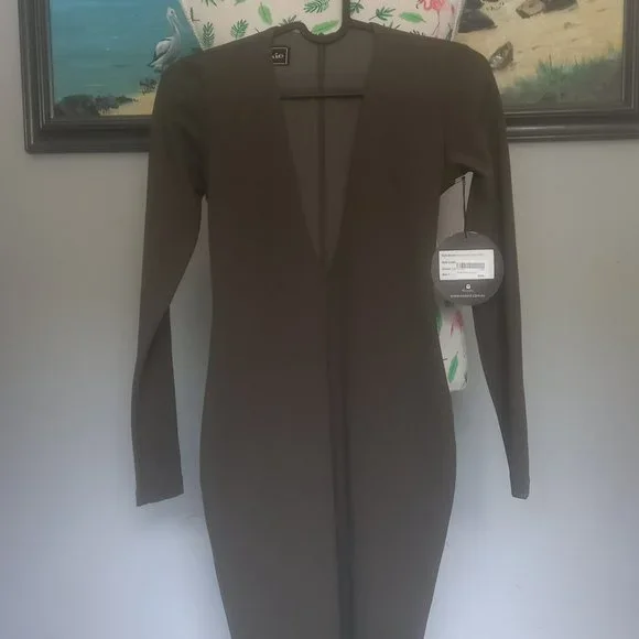 🥳HOST PICK🥳Nookie olive green bombshell plunge v neck body con midi dress (8) - Picture 2 of 9